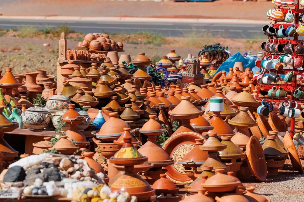 اكتشف مراكش 2025 الأسواق القصور والحمامات المغربية للعائلات والسياح